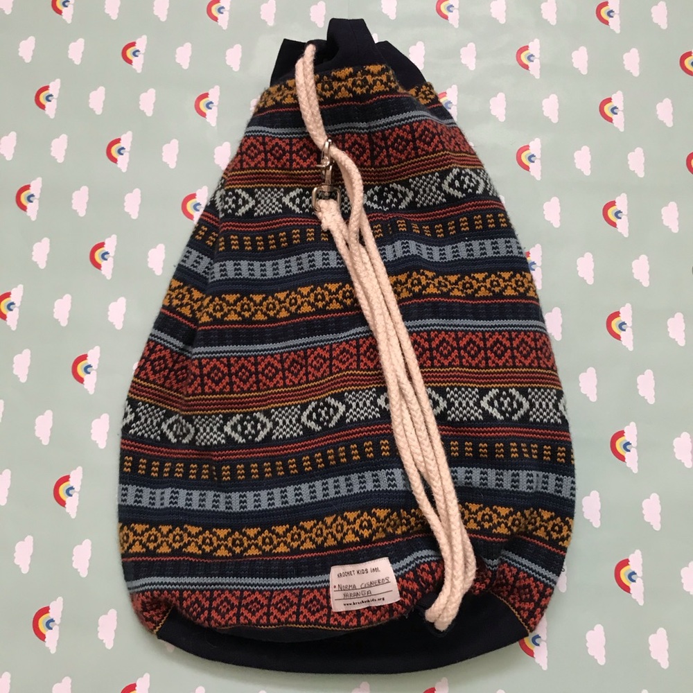 Krochet kids shoulder bag